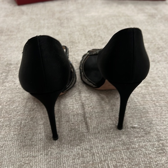 VALENTINO BLACK SATIN & MESH CRYSTAL EMBELLISHED PEEP TOE
PUMPS Size 36.5 - Picture 4 of 11